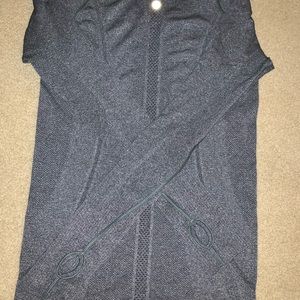 Lululemon swiftly tech long sleeve dark gray size6